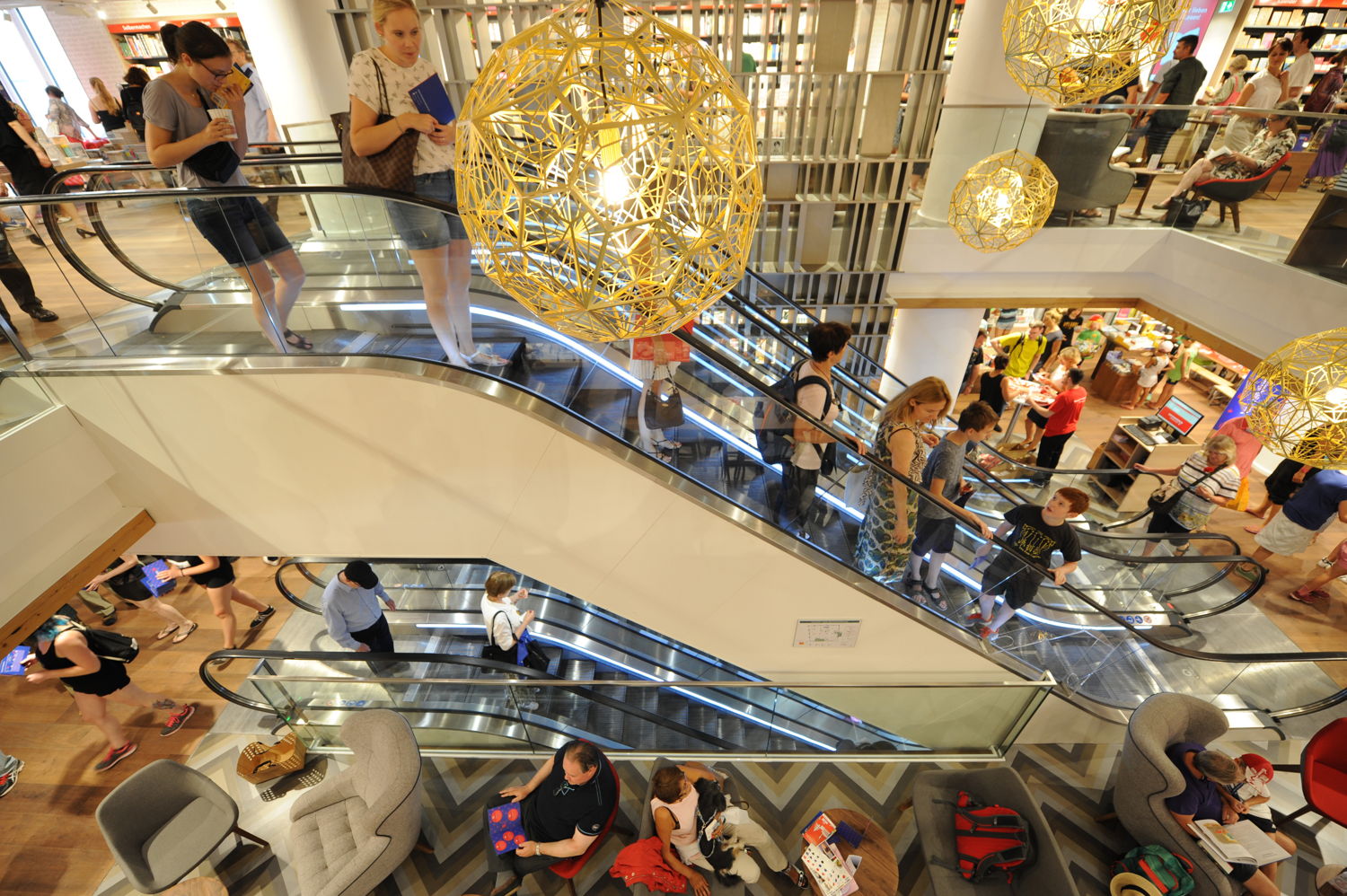 Eröffnungstag im neuen Hugendubel am Marienplatz