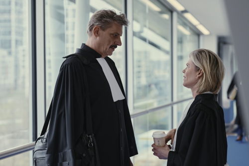 Advocaten Frank Dedoncker (Peter Van den Begin) en Claire Verlinden (Inge Paulussen) © Thomas Nolf