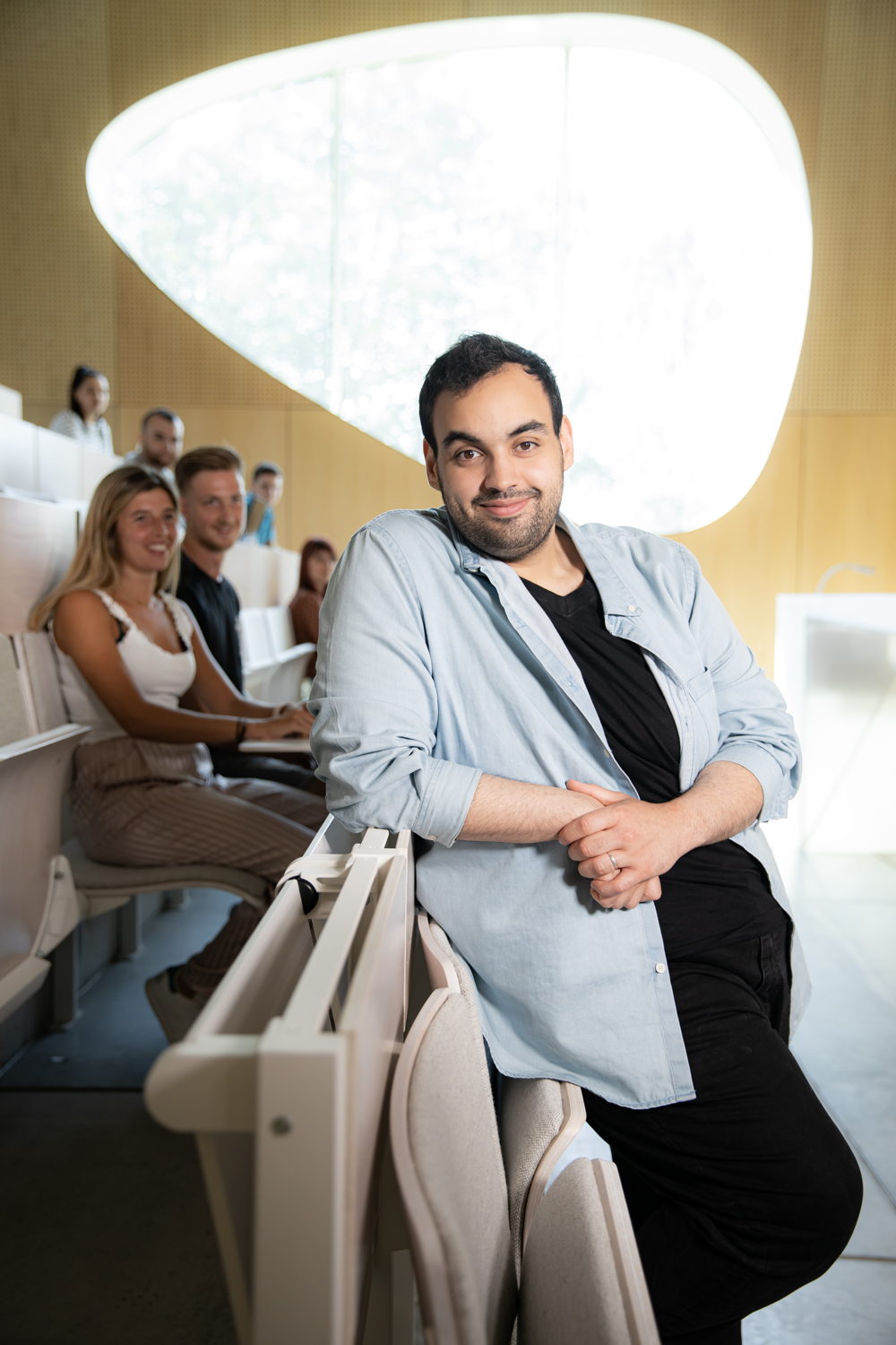 Andermans zaken: Kamal Kharmach (c) VRT -Sofie Silbermann