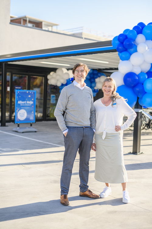 Franchisenemer Pieter-Jan Vaes - met supermarktmanager Vanessa Seeuws