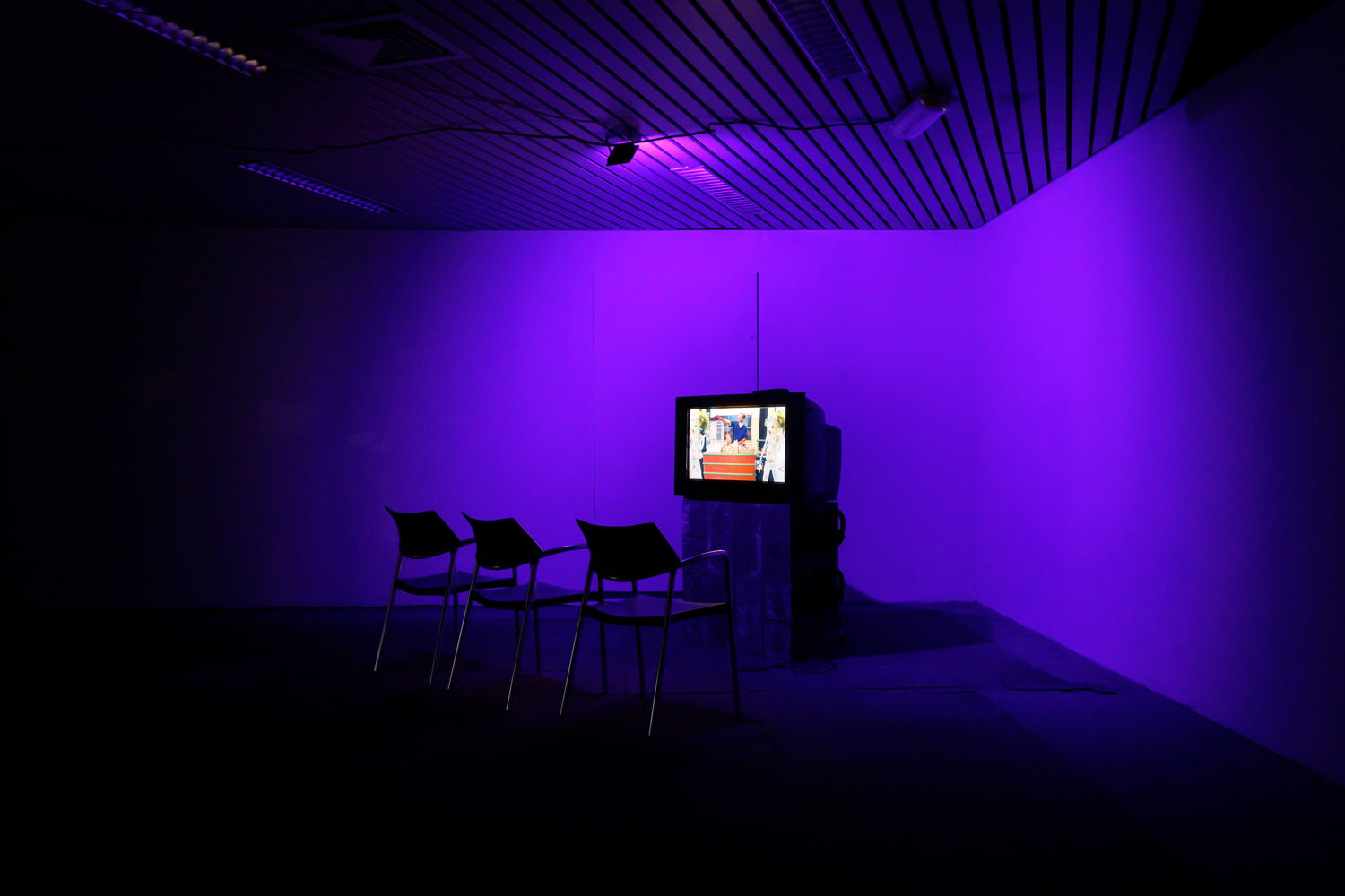 Jake Brush, Mall, Interrupted, Vonk Centrale, installation shot by Selma Gurbuz