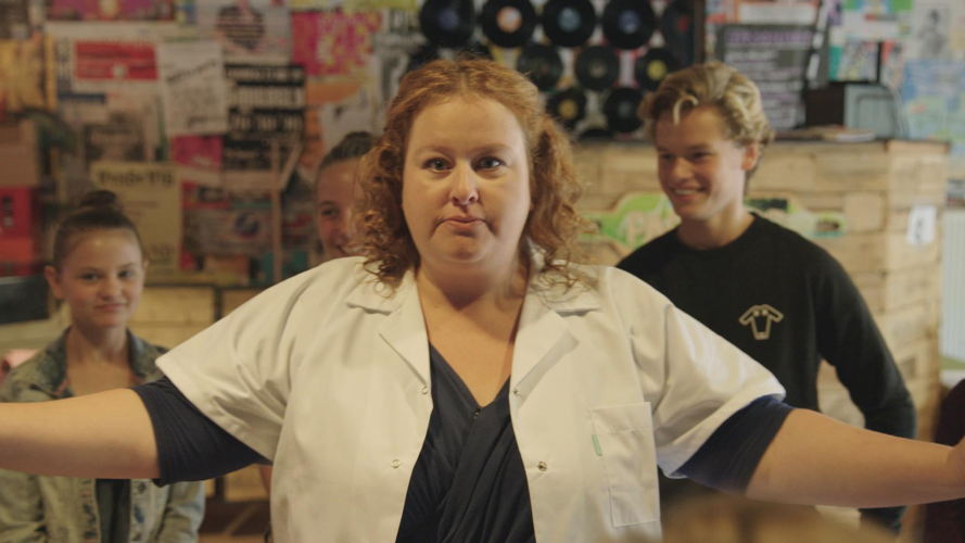 Dokter Bea (Eva Van der Gucht) (afl 5 ) - (c) De Mensen Dokter Bea (Eva Van der Gucht) (afl 5 ) - (c) De Mensen