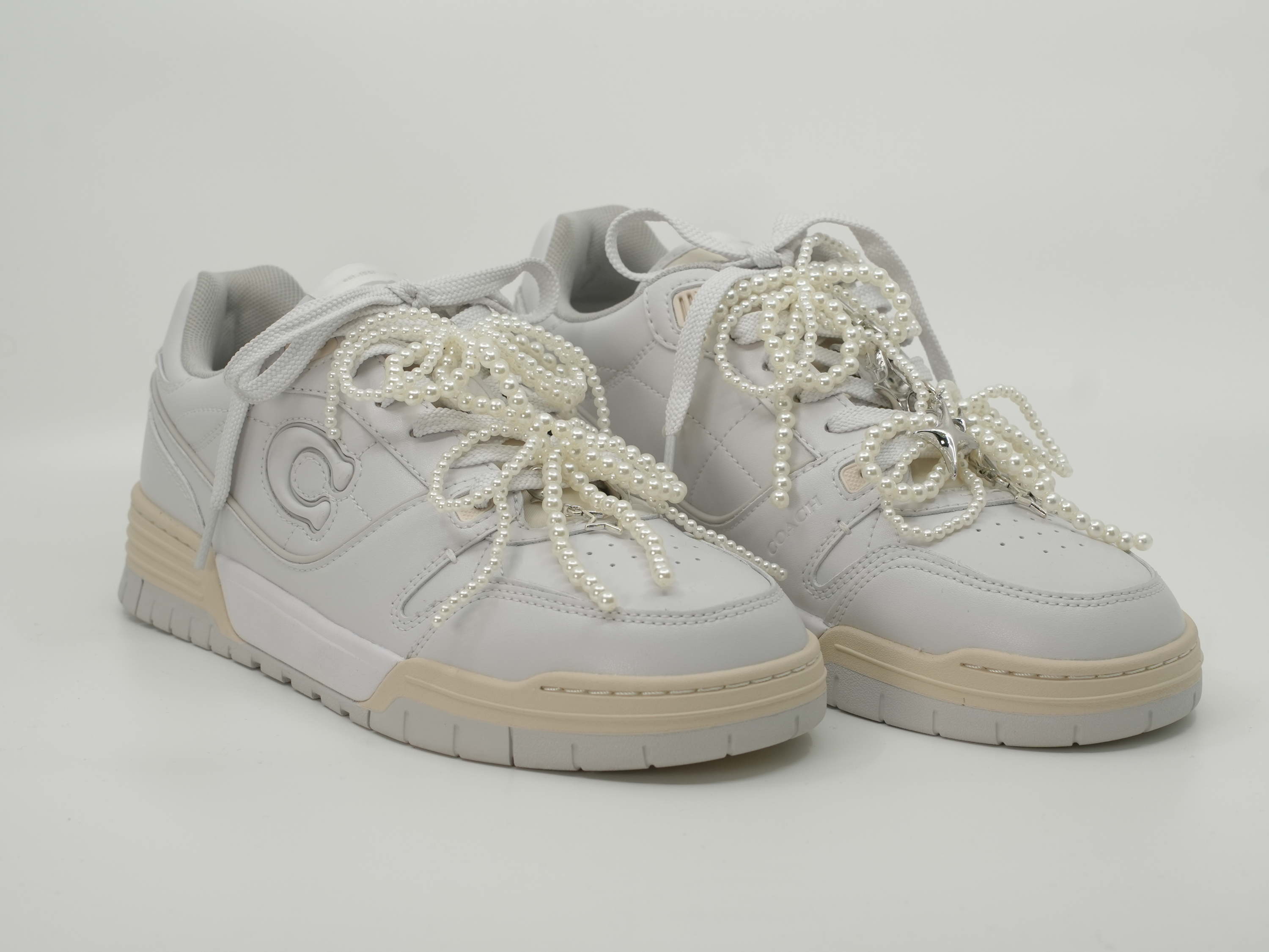 Coach presenta una experiencia de personalización de los Soho Sneakers en CDMX