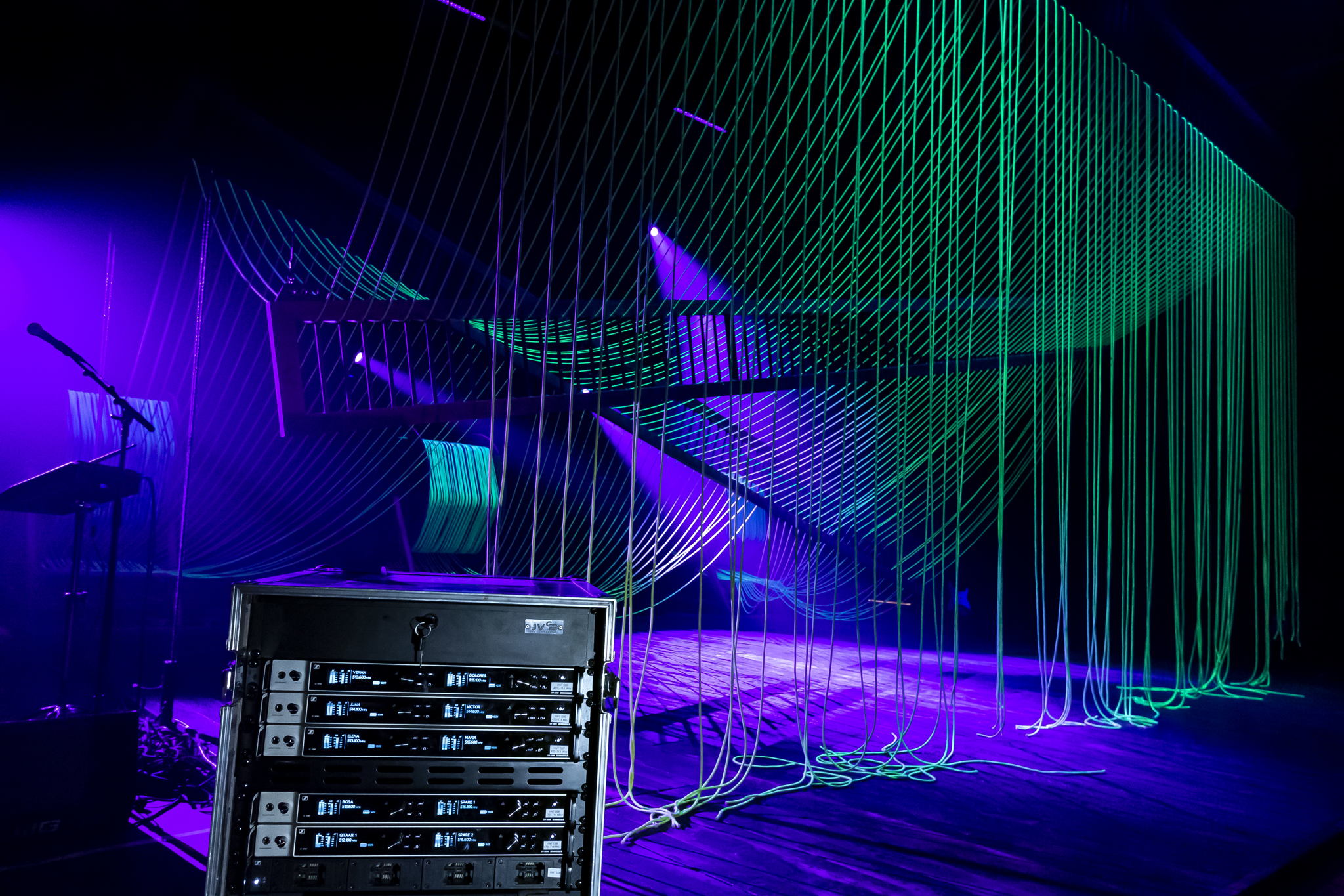 Digital 6000 Rack at stage – the system offers a stress-free experience even in congested RF environments Picture courtesy of Het Nationale Theater Digital 6000 Rack at stage – the system offers a stress-free experience even in congested RF environments Picture courtesy of Het Nationale Theater
