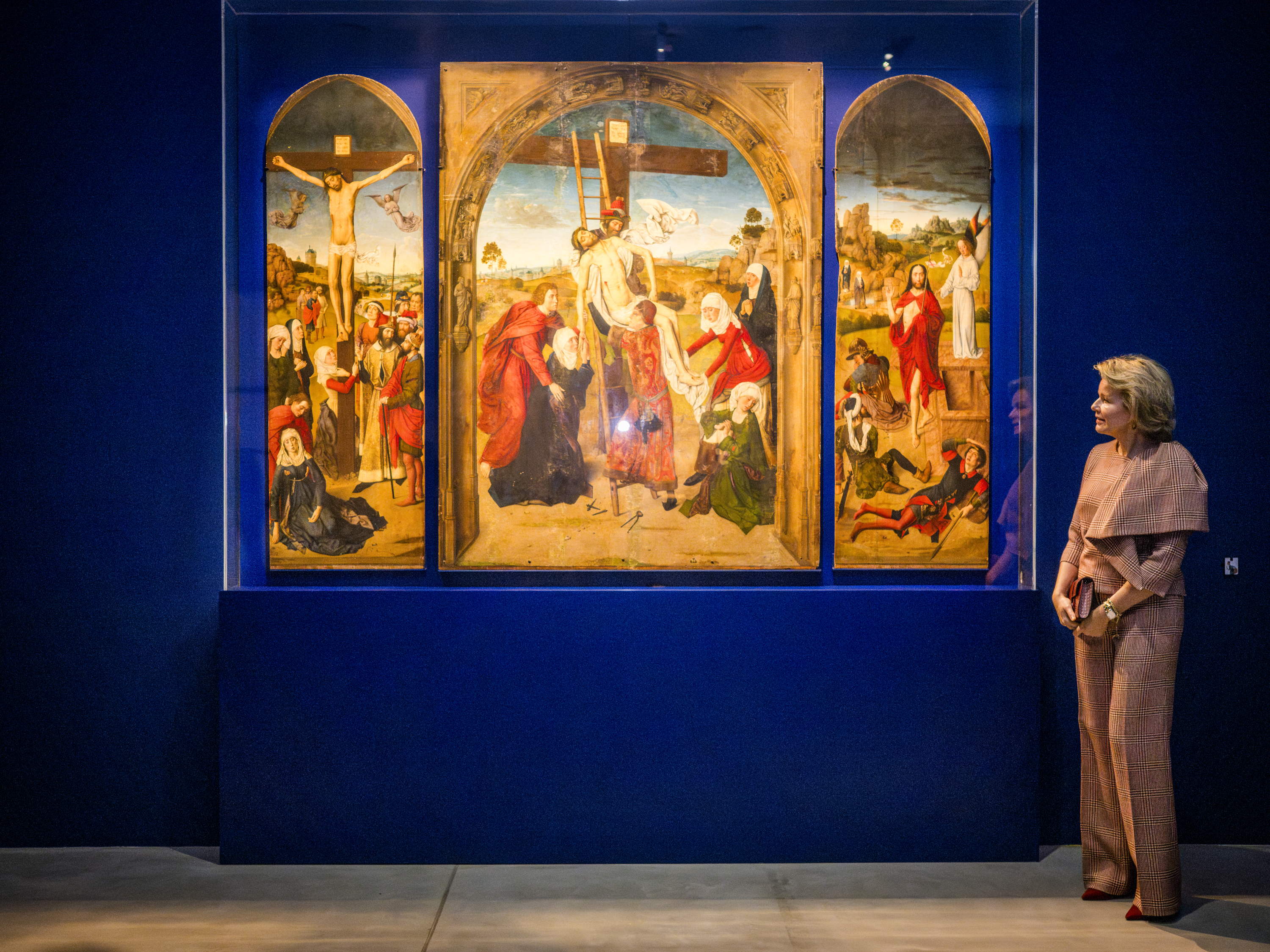 Koninklijk bezoek aan expo 'DIERIC BOUTS. Beeldenmaker' in M