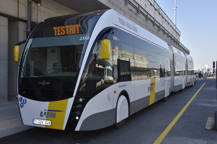 De trambus maakte vandaag een eerste reis vanaf het busstation in Brussels Airport.

