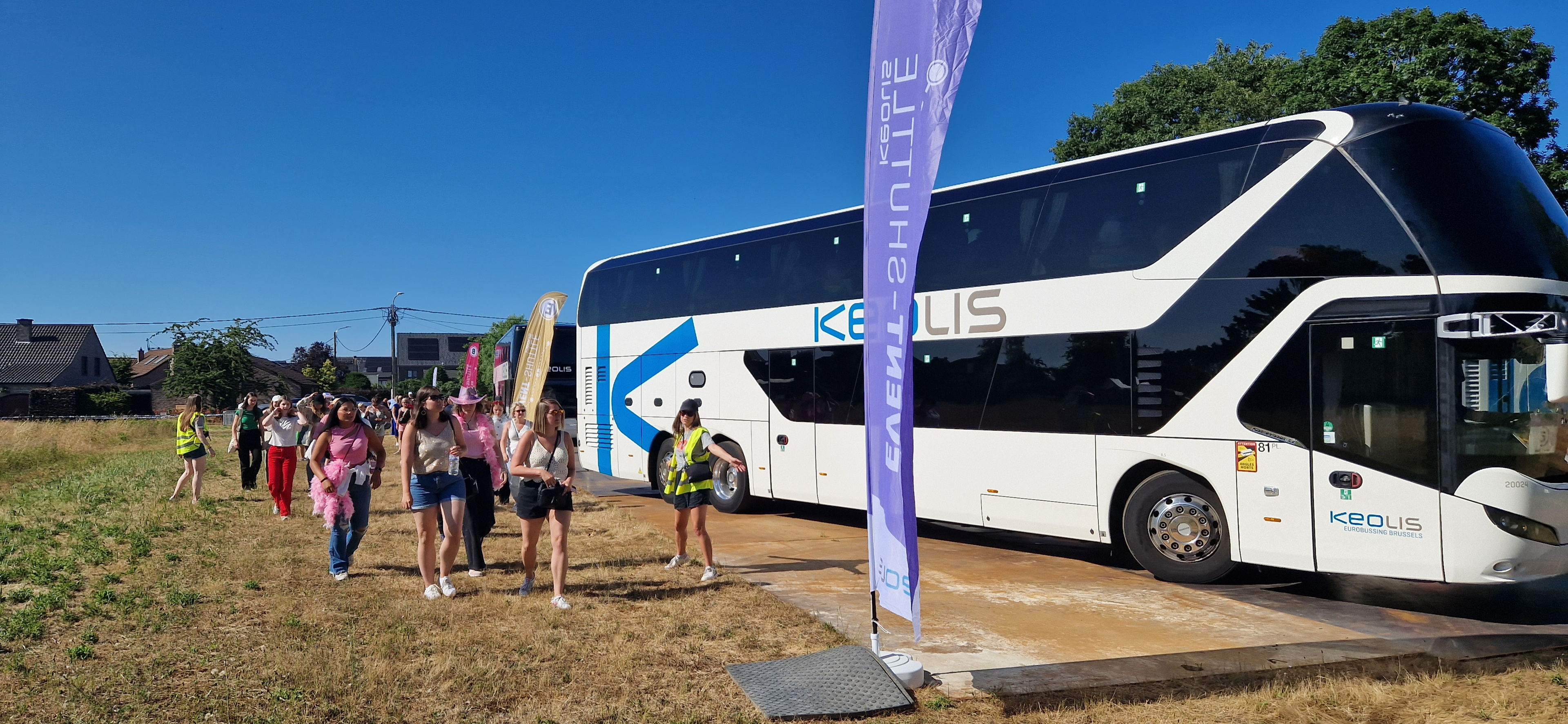 Dubbel zoveel zomerfestivals zetten in op langeafstandsbussen om verkeersdrukte te vermijden