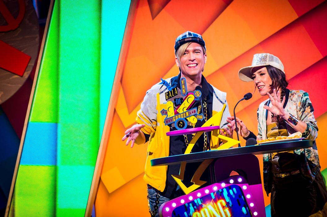 Gala van de Gouden K's 2014 - Slongs Dievanongs- en een hip-hopversie van Showbizz Bart reiken de Gouden K uit voor song van het jaar (Let iit Go) - (c) VRT-Frederik Beyens