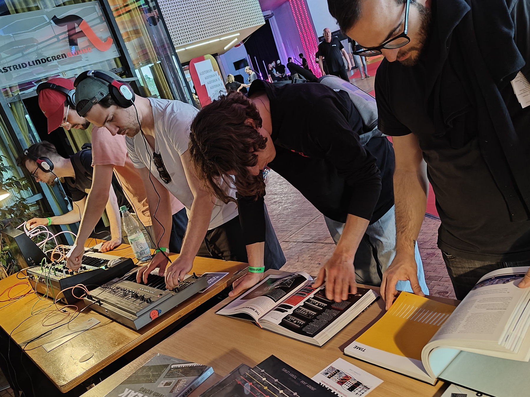 Bjooks Set to Showcase its New Minimoog Book at Synthfest UK, Machina Bristronica, and Amsterdam Dance Event