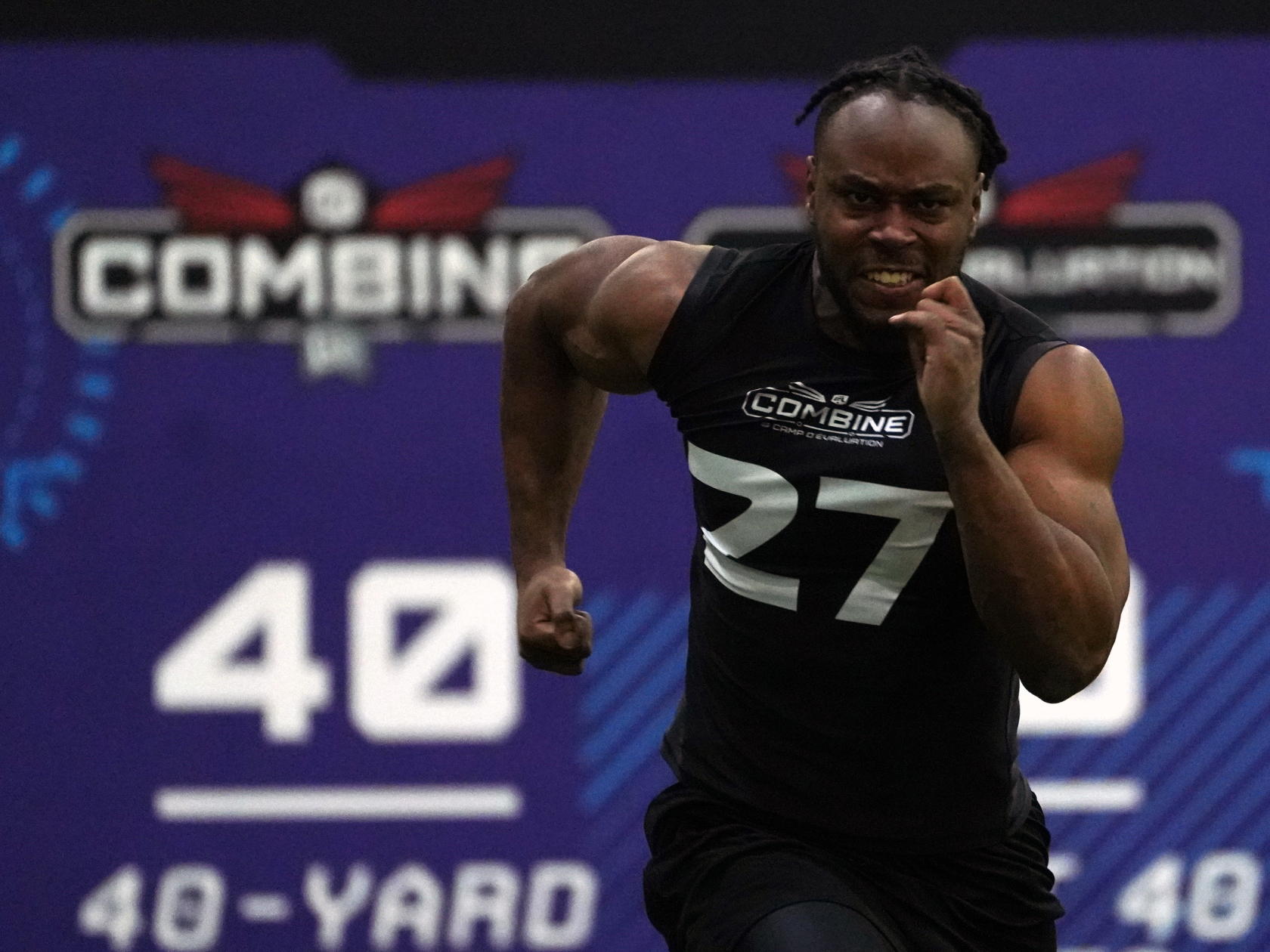 LEADING THE PACK: OSHINUBI SPEEDS TO A 4.41 IN THE 40 AT CFL COMBINE