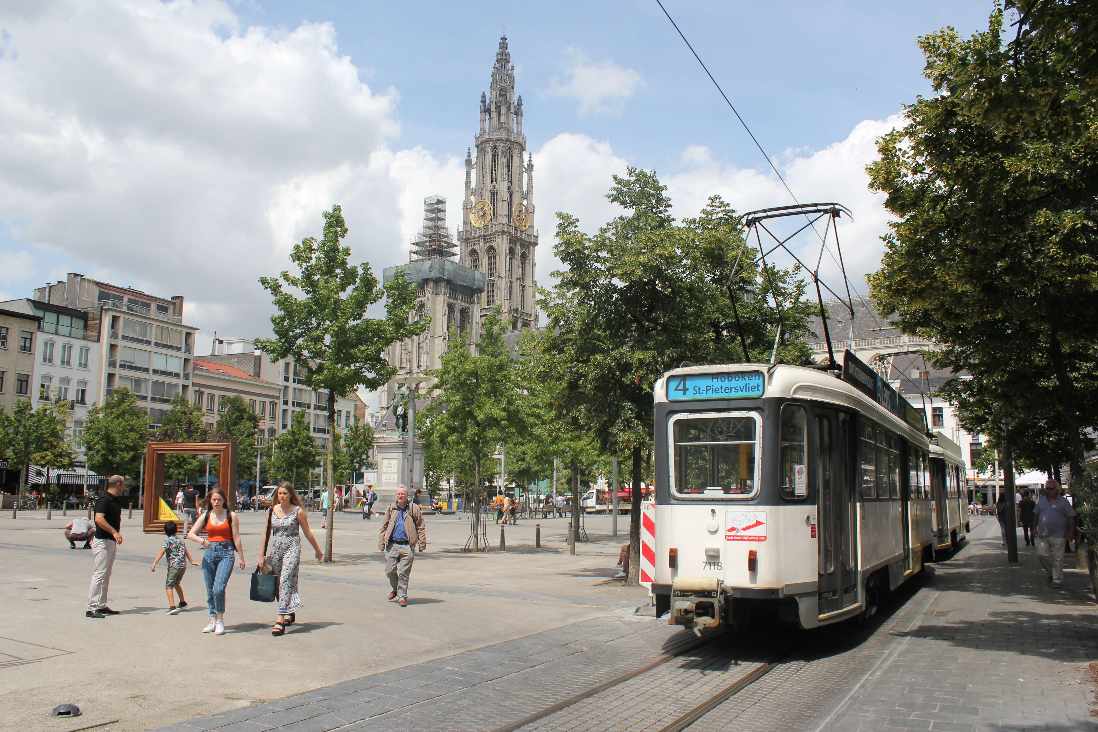 Wijzigingen voor bus en tram door Ronde van Vlaanderen