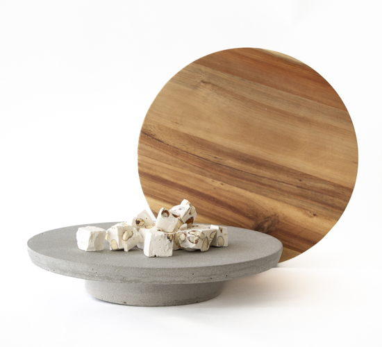 AC Home_Concrete wood_Taarthouder_Dune_Serax_89.10EUR (2)