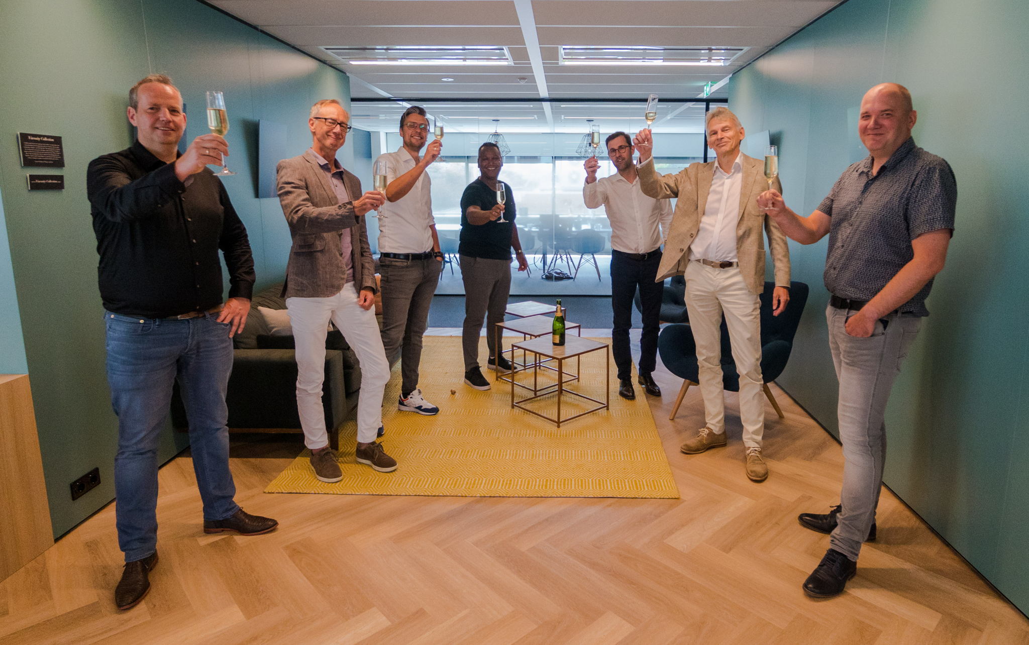 de gauche à droite: Eelko Wester, Hans Postma, Danny van Steijn, Brian Hirman, Pieter Janssens,
Theo Hylkema, Jeroen Zwarthoed de gauche à droite: Eelko Wester, Hans Postma, Danny van Steijn, Brian Hirman, Pieter Janssens,
Theo Hylkema, Jeroen Zwarthoed