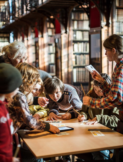 Workshop Cirkelheden in de Erfgoedbibliotheek Hendrik Conscience | foto: LUCID Workshop Cirkelheden in de Erfgoedbibliotheek Hendrik Conscience | foto: LUCID