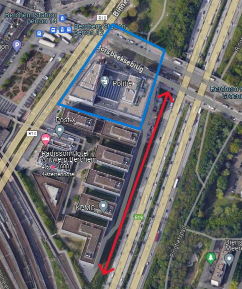 In het blauw: het plein dat de naam Politieplein krijgt.
In het rood: de weg die de naam Borsbeeksebrug krijgt.