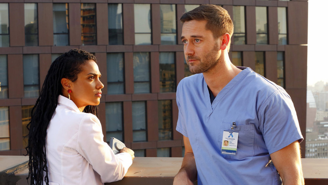 Een knappe, rebelse dokter met een missie in het nieuwe medische drama New Amsterdam vanaf morgen op VIJF