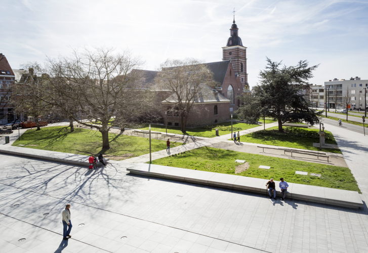 Burgemeester Jozef Nolfplein (plein voor het districtshuis) (c) Lucid