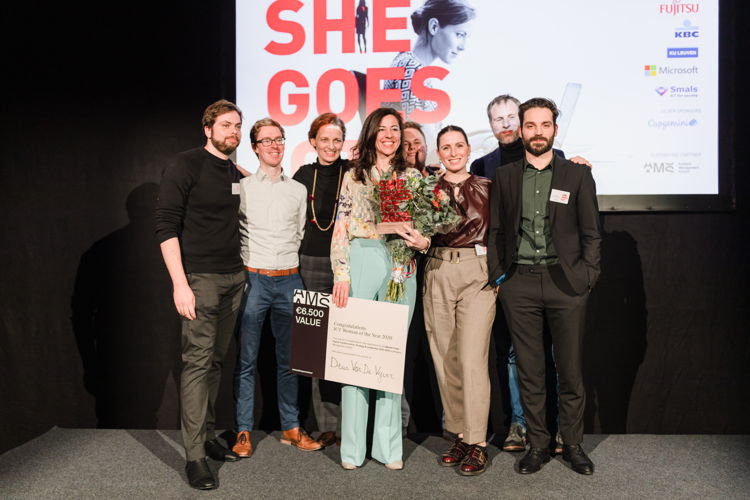 Awards Data News ©Leyle Hesna
