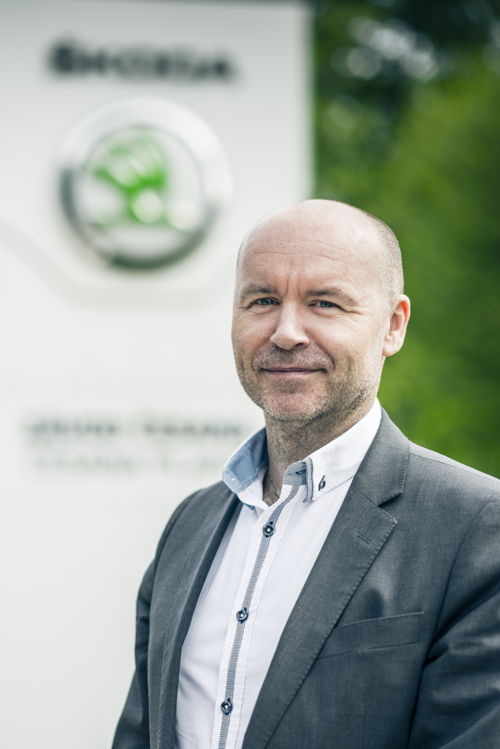 “I am convinced that today we offer our customers an
optimal cabin-filter package in terms of air quality,
filterability and price. We can keep up to 99% of the pollen
and particles out of the vehicle interior, thereby contributing
to the health and well-being of passengers,” says Jan
Hrnčíř (photo), ŠKODA coordinator for the development of
air conditioning systems.
