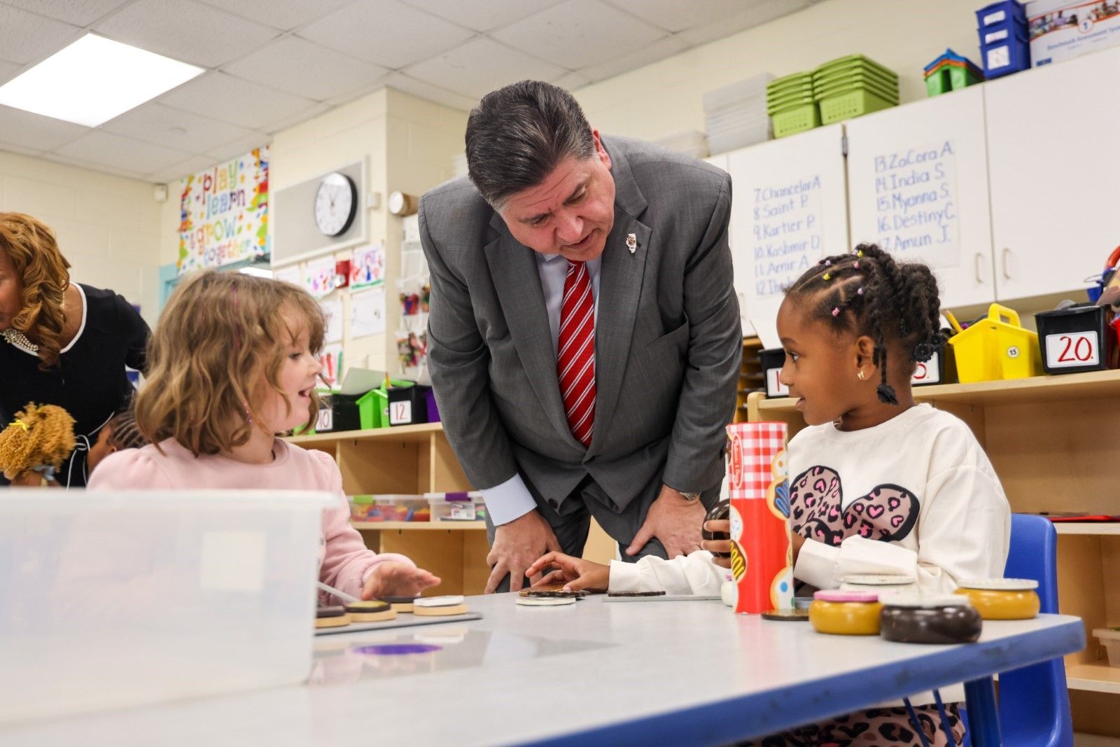 Gov. Pritzker visits with students at Wagoner Elementary School in Community Consolidated Schools District (CCSD) 168 in Sauk Village.(Office of the Governor)