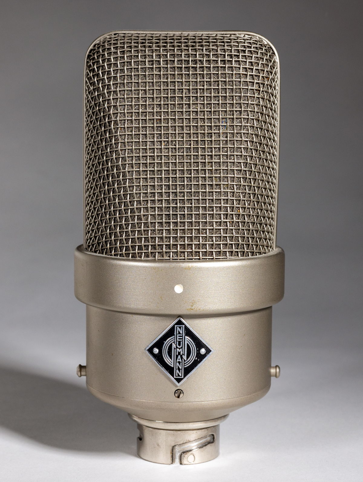 The Neumann M 50 was instrumental in the development of the Decca tree and has played a pivotal role in capturing orchestras with sonic integrity and unsurpassed musical character