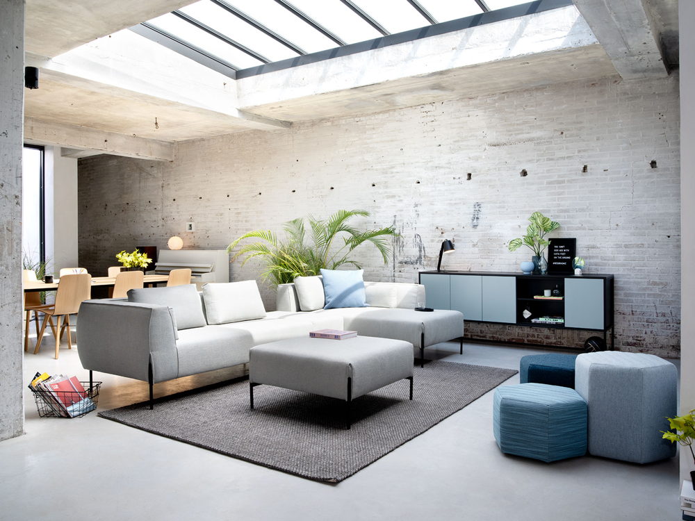 RecorHome FW19_BXL dressoir_Monk_pouf_Price on demand