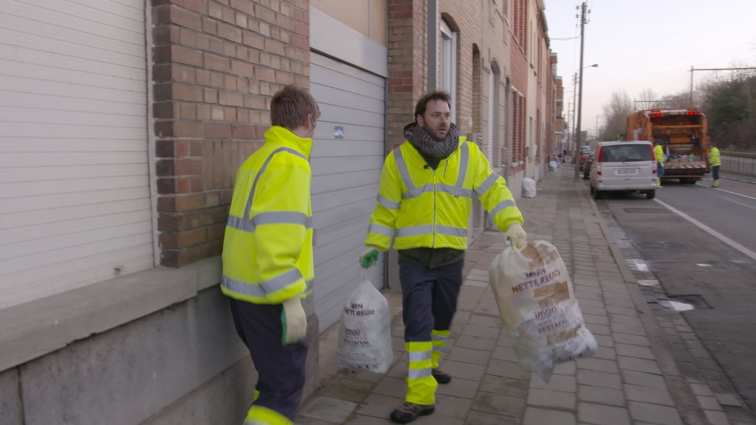 Koppen: weg met afval (c) VRT