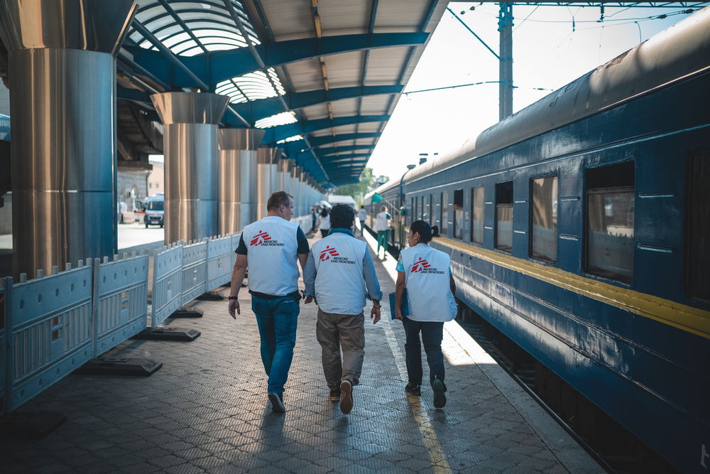 The MSF medical train team prepares for the onboarding of patients in Pokrovsk, in eastern Ukraine. Patients typically suffer from war wounds, such as bomb blasts and shelling, and are transported to hospitals in the west of Ukraine where they can receive the specialised care that they need. Photographer: Andrii Ovod 