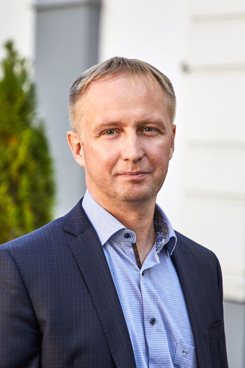 “We are still a few steps away from the introduction of
production-ready autonomous driving in our vehicles.
However, our currently available systems already perform
semi-autonomous functions that support the driver in
certain actions and increase safety in many situations,”
says Jaroslav Krejča, Series Manager of Overall Vehicle
Small at ŠKODA AUTO.