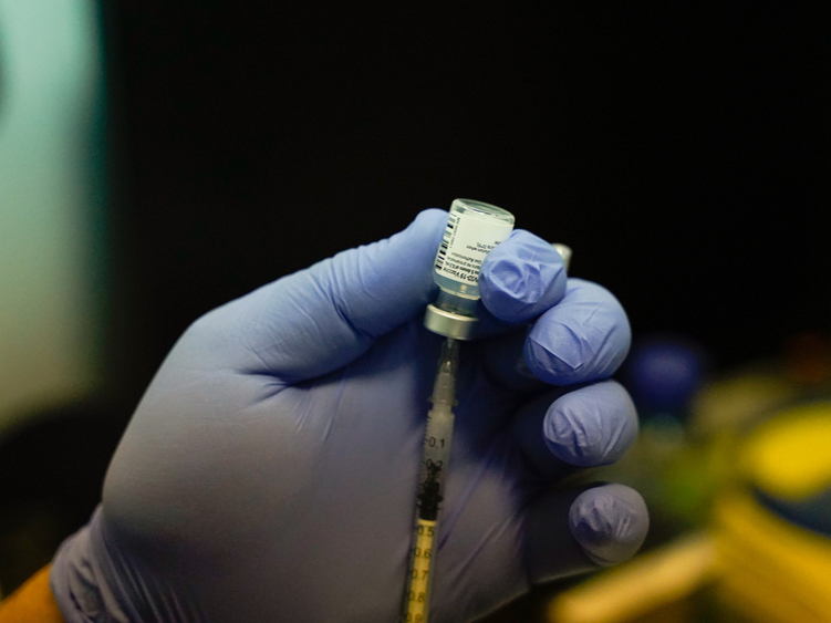 120 farmacéuticas de Asia, África y América Latina tienen potencial para fabricar vacunas ARNm