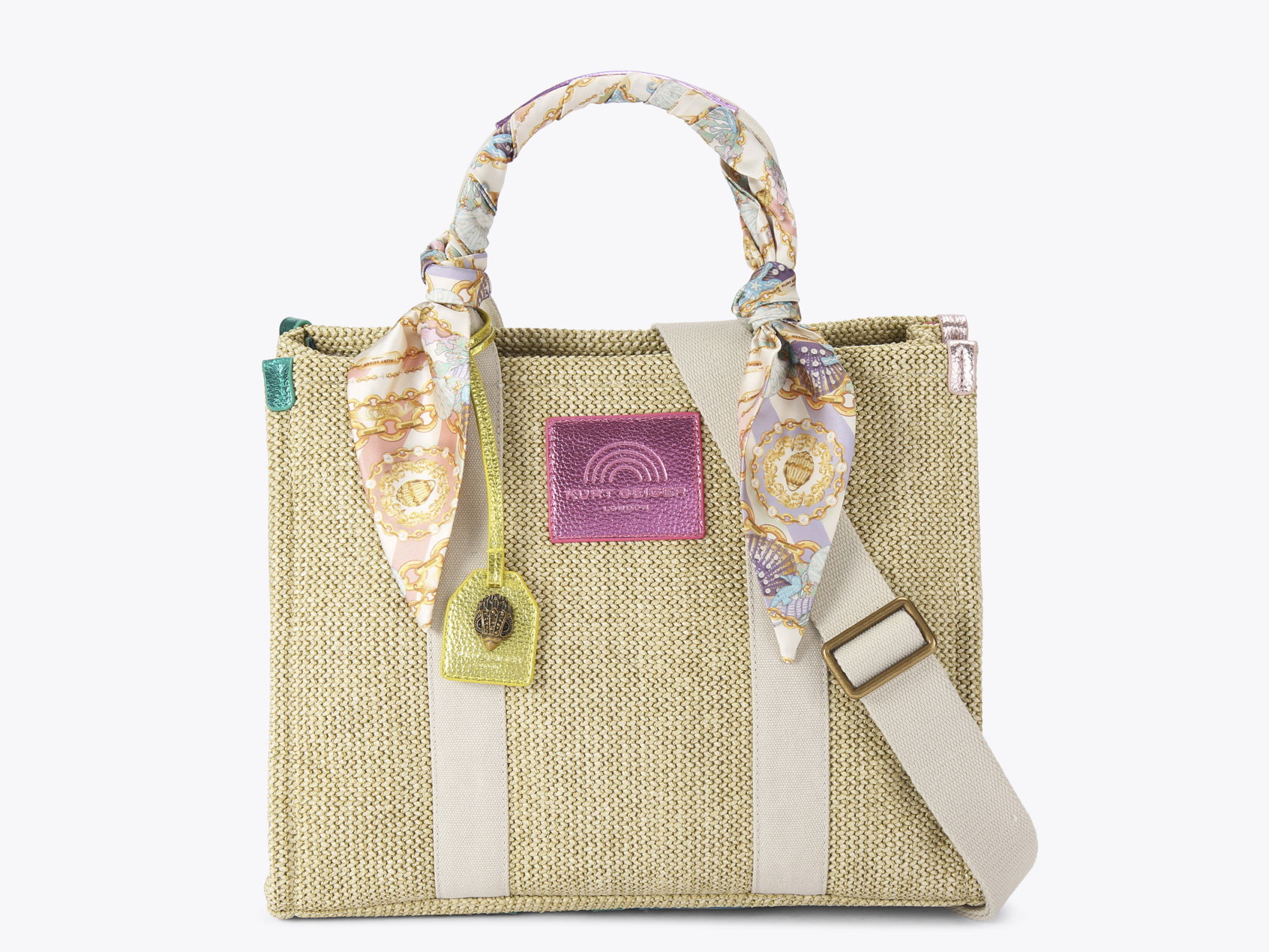 DE CORAZÓN A CORAZÓN: DESCUBRE EL ACCESORIO QUE COMPLEMENTA LA ESENCIA DE MAMÁ CON KURT GEIGER  