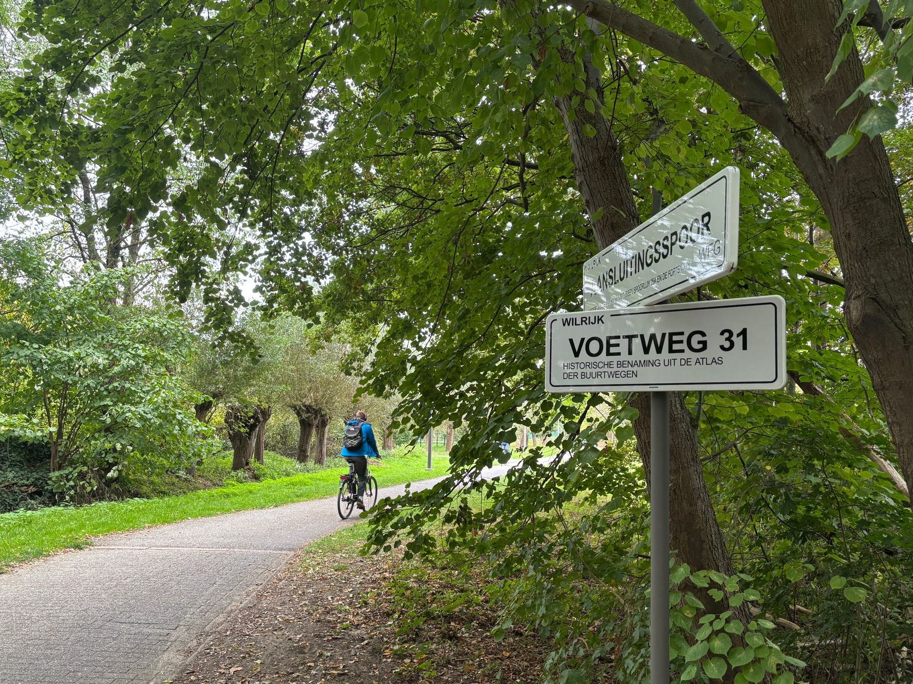 Nieuwe straatnaamborden wijzen de weg naar 9 Wilrijkse trage wegen