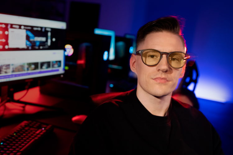OAKLEY 2023 GAMING COLLECTION - CAMPAIGN IMAGE (10)