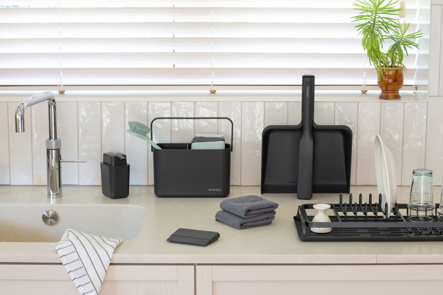SinkSide Dustpan and Brush Set - Dark Grey - 8710755234163 Brabantia_6_NR-41235