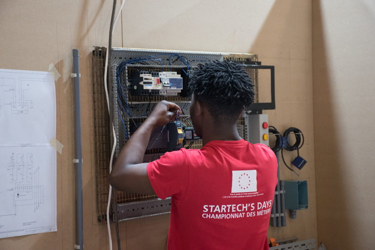 Electricien : un des métiers les plus recherchés pour l'instant dans le domaine de la construction