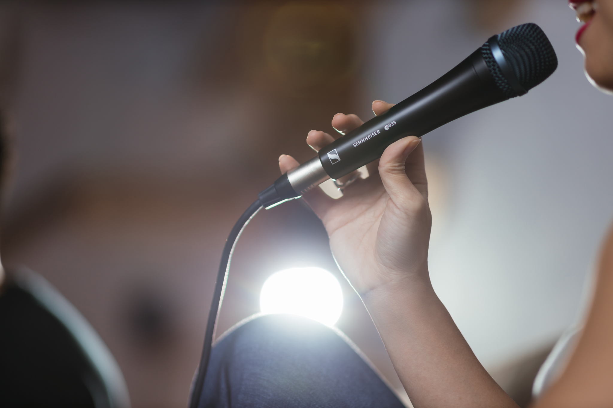 The dynamic e 935 and e 945 microphones help to make your voice stand out with impressive intensity The dynamic e 935 and e 945 microphones help to make your voice stand out with impressive intensity