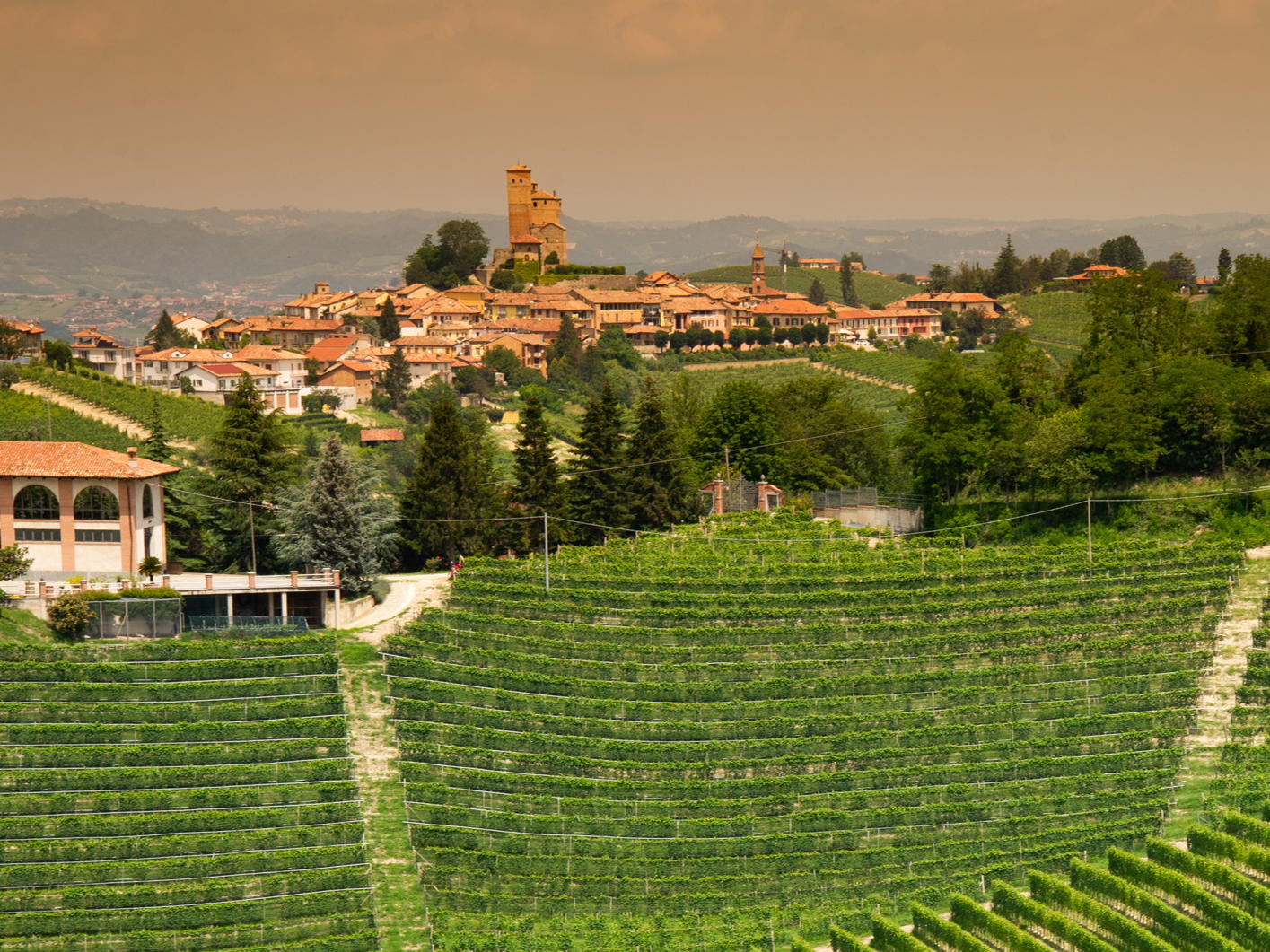 Le Piémont, région viticole italienne, surprend par ses événements gourmands et culturels