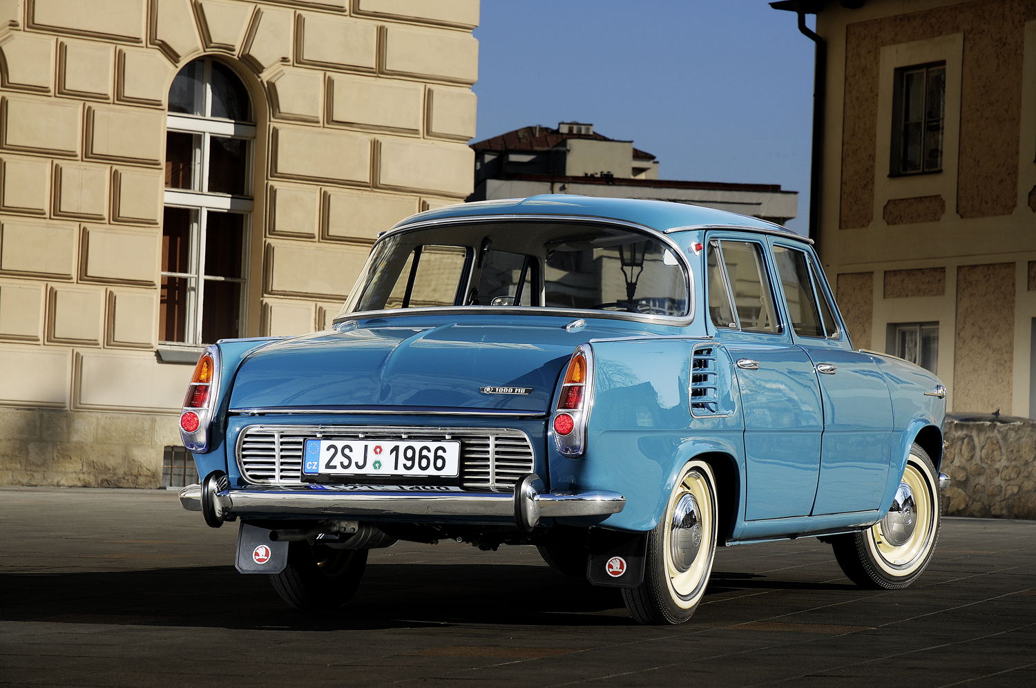 With advanced technology, comfort and design, the
Š 1000 MB set new standards in the mid-1960s. ŠKODA
comprehensively expanded its main plant in Mladá
Boleslav to manufacture it.