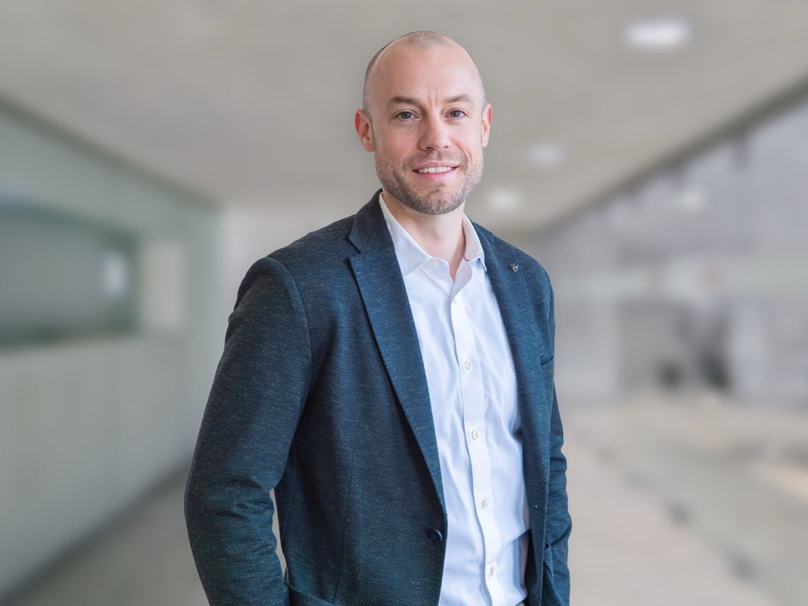Dr. Linard Barth wird Leiter des Departements Entrepreneurship, Innovation & Academy