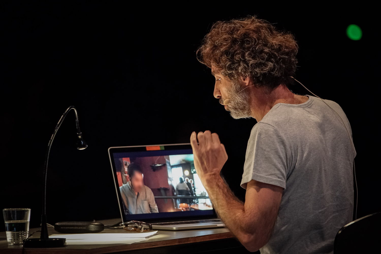 Fr. 13 & Sa 14 April - lecture performance:
Rabih Mroué (LB) - Sand in Eyes © Joachim Dette