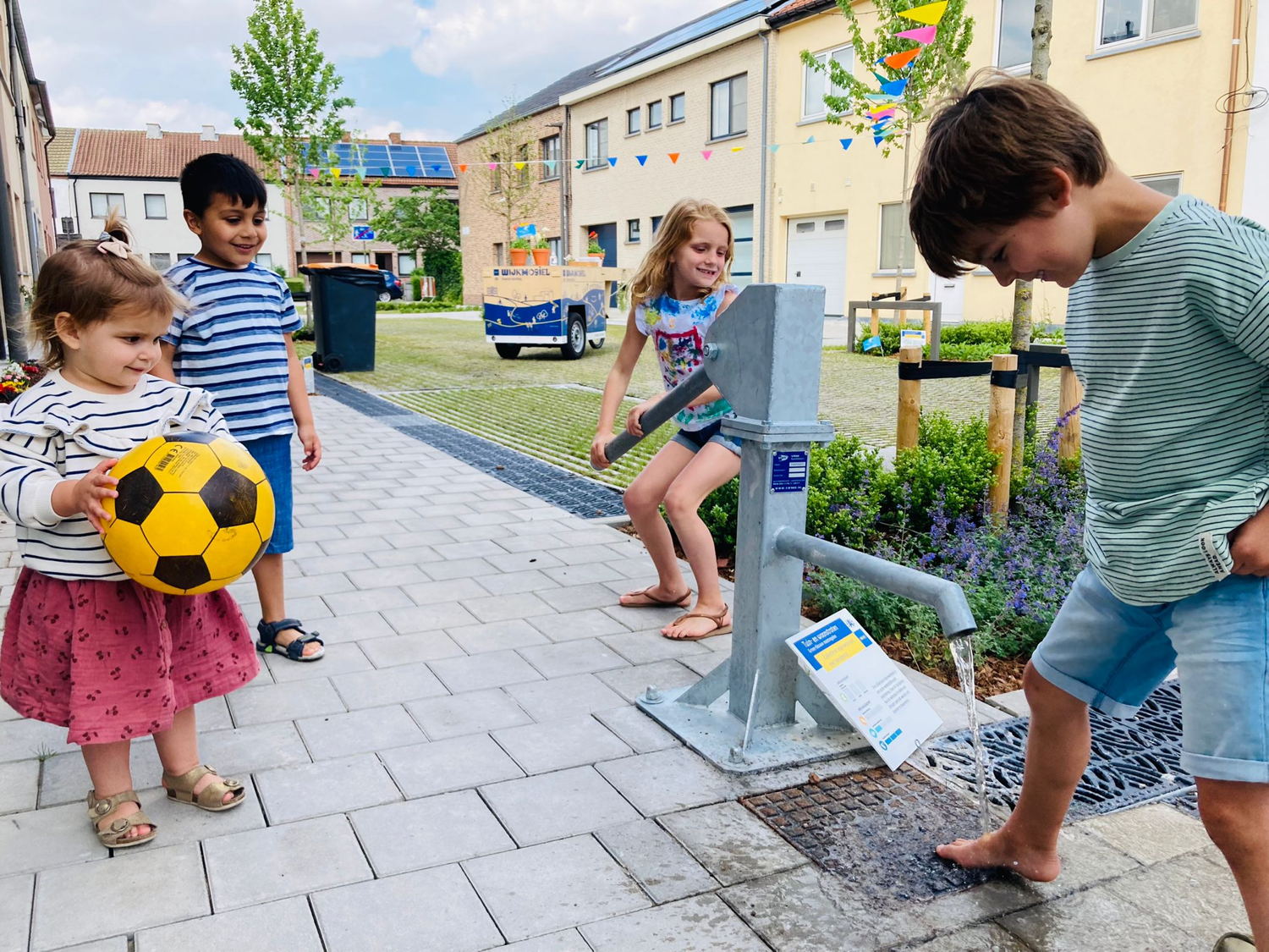 Opening van de tuinstraat in de Aziëlaan - 1 (c) District Wilrijk
