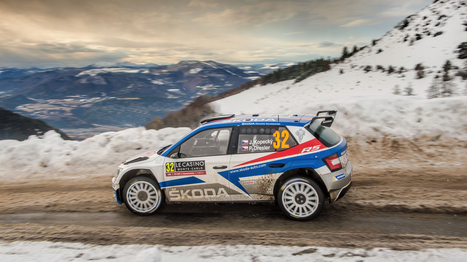 With Czech ŠKODA factory driver Jan Kopecký, the
reigning WRC 2 champion will drive a works ŠKODA
FABIA R5 at the GP Ice Race in Zell am See.